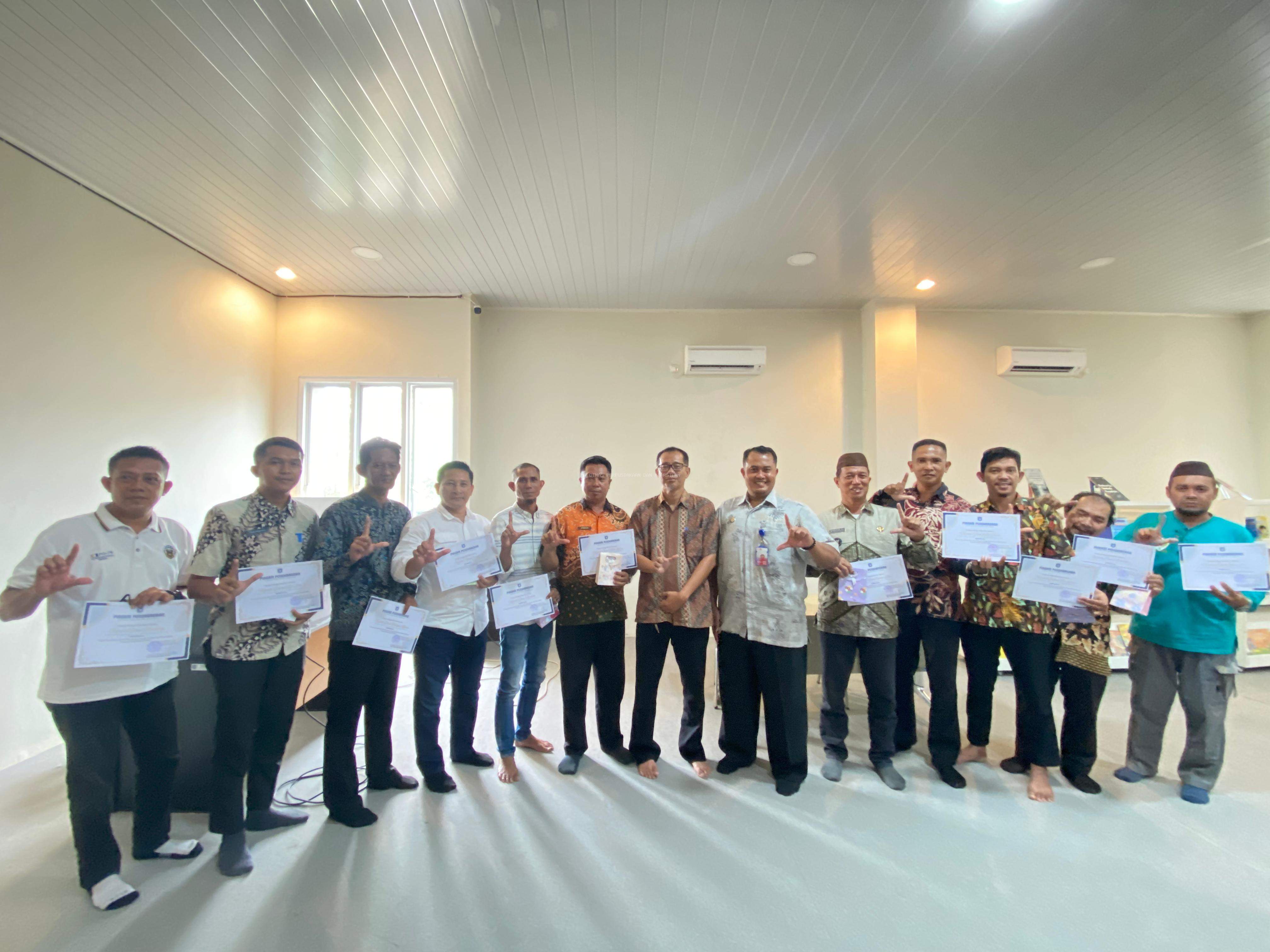 18 Kades dan Pengelola Perpustaan Terima Penghargaan dari DPK Babar