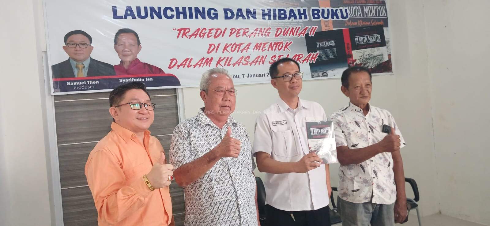 Perpusda Bangka Barat Terima Hibah Buku Tragedi PD II di Kota Mentok dalam Kilasan Sejarah