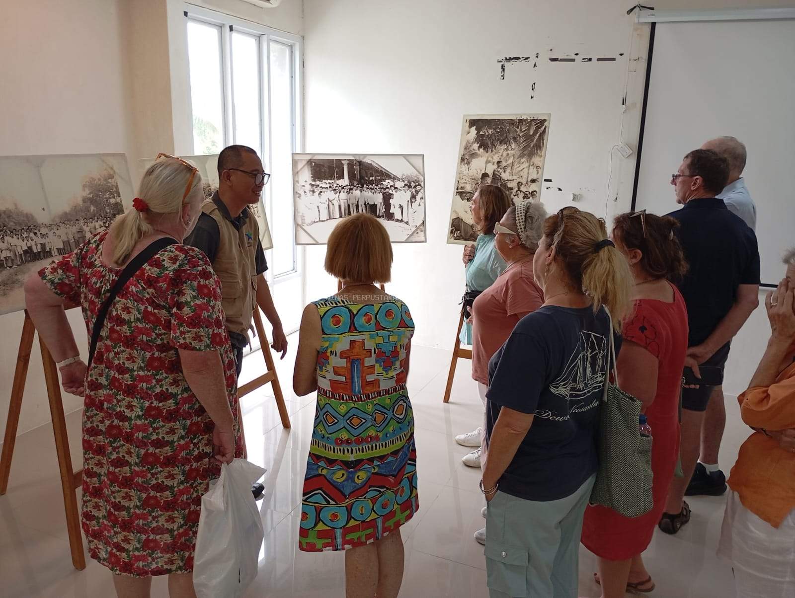 Keluarga Korban Perang Dunia Ii Asal Australia Kunjungi Perpusda Babar