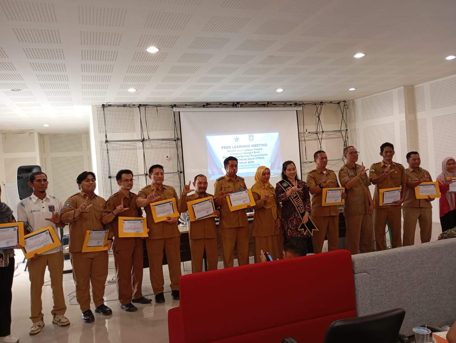 Perpusda Babar Berikan Apresiasi Perpustakaan Desa Mitra TPBIS Peraih KPI 100 
